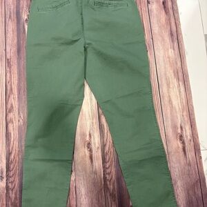 Old Navy Women's Sage Green Pixie Size 18T